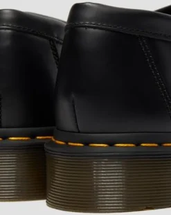 Adrian Gele Stiksel Smooth Leren Tassle Loafers in Zwart