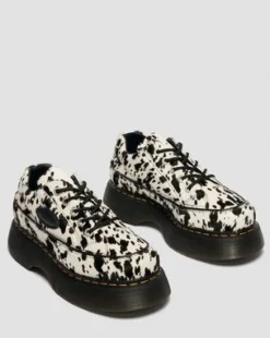 Buzz Dalmatian Hair-On Leren Schoenen Met Vijf Veterogen in Crème & Zwart