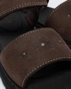 Flower Peutersandalen van Nubuck met Bloemreliëf en Riem in Donkerbruin