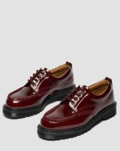 Lowell Moc Toe Lakschoenen in Cherry Red