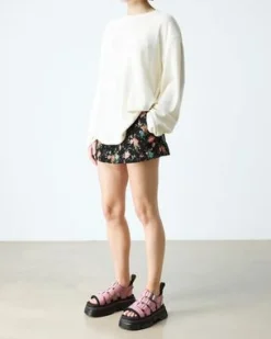 Mattison Zachte Lakleren Sandalen met Drie Riemen in Dusty Roze