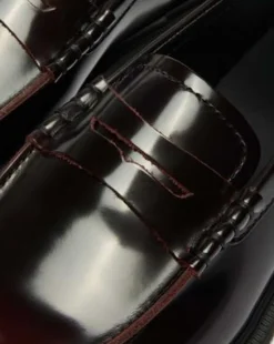 Mayfare Rub-Off Leren Loafers in Cherry Red