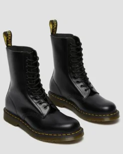 1490 Smooth Leren Hoge Veterlaarzen in Zwart