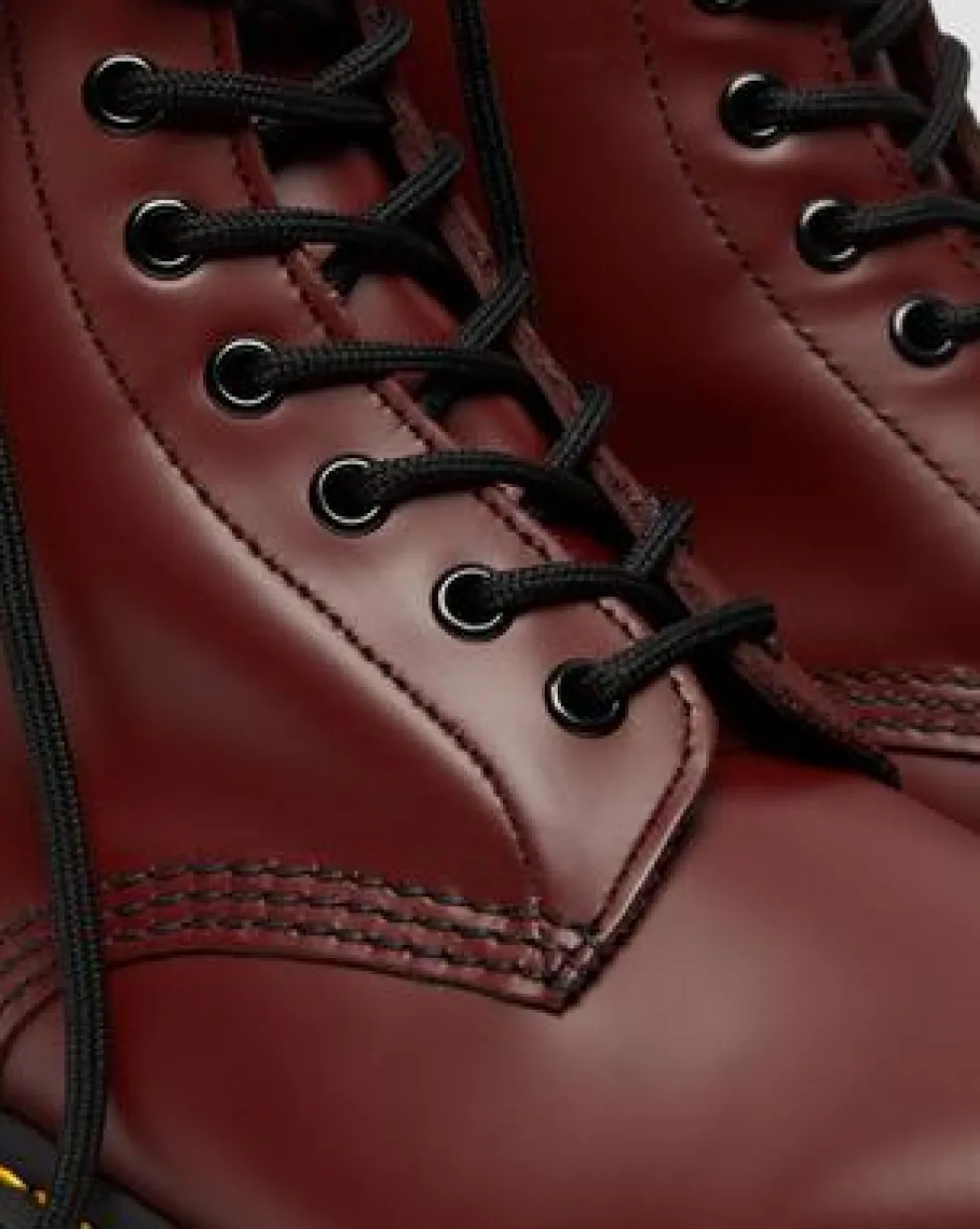 1460 Smooth Leren Veterlaarzen in Cherry Red