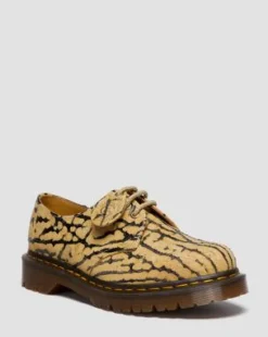 1461 Wild Emboss Suède Schoenen in Teak Bruin & Zwart