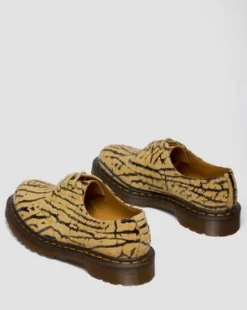 1461 Wild Emboss Suède Schoenen in Teak Bruin & Zwart