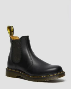 2976 Yellow Stitch Smooth Leren Chelsea Boots in Zwart