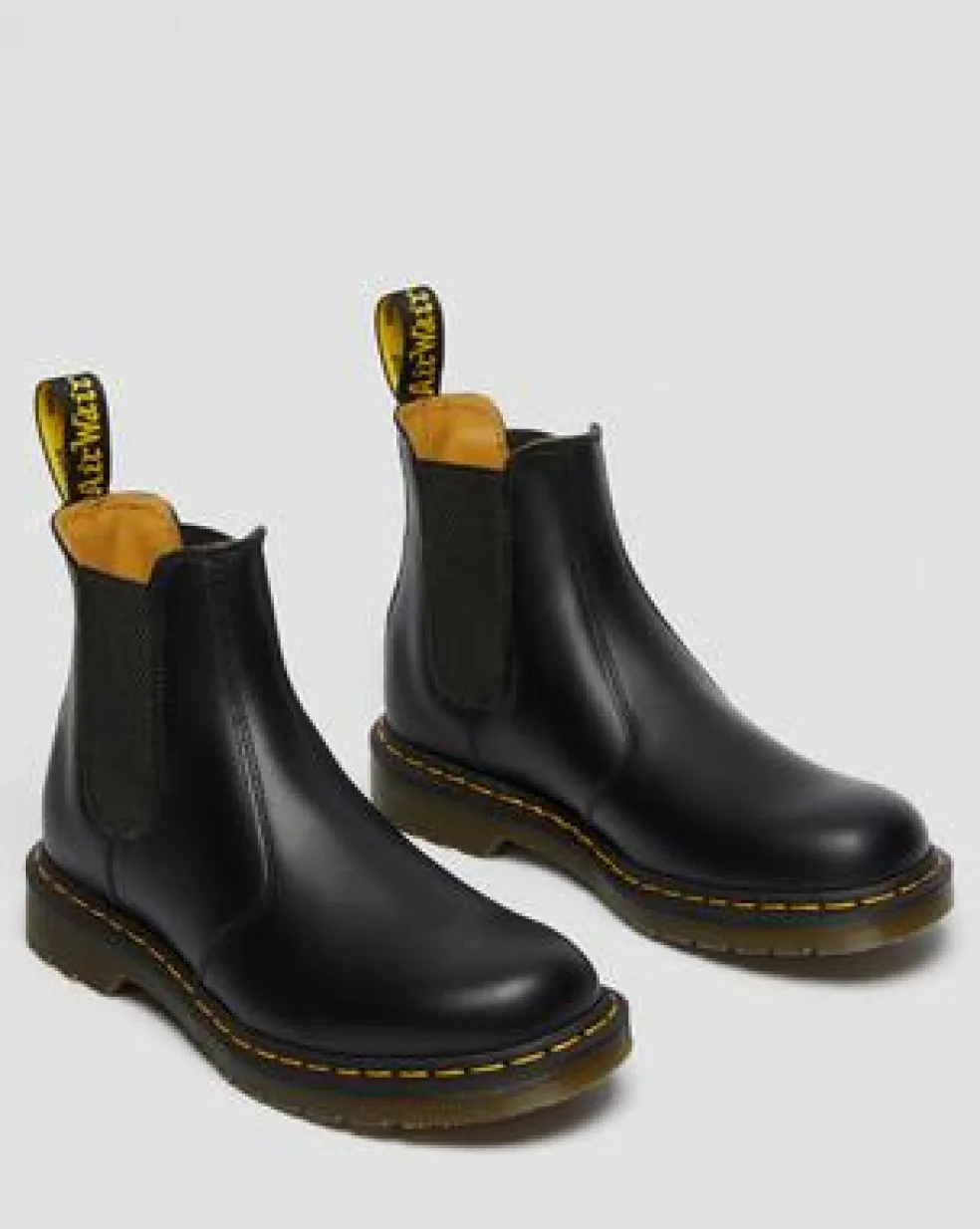 2976 Yellow Stitch Smooth Leren Chelsea Boots in Zwart