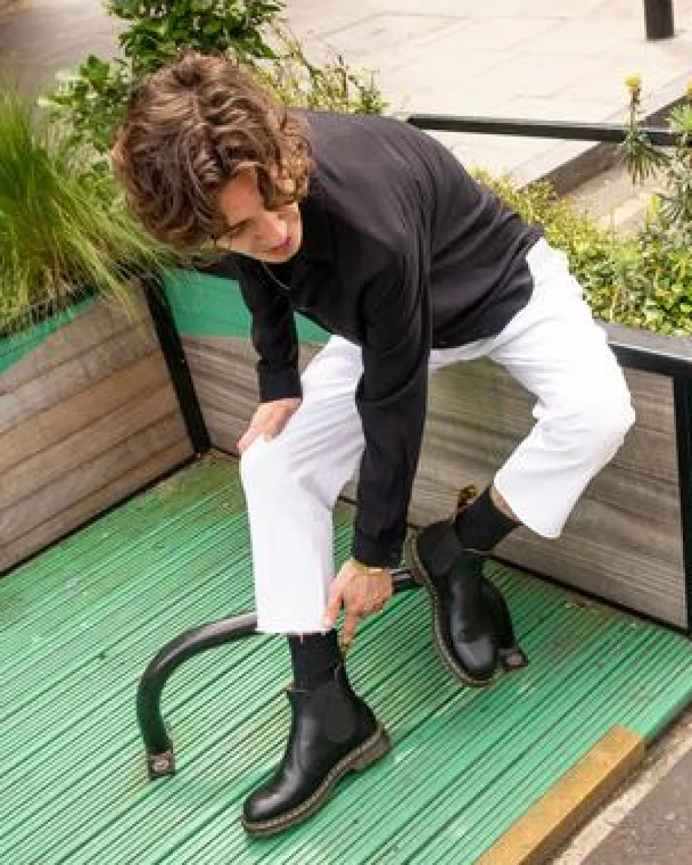 2976 Yellow Stitch Smooth Leren Chelsea Boots in Zwart
